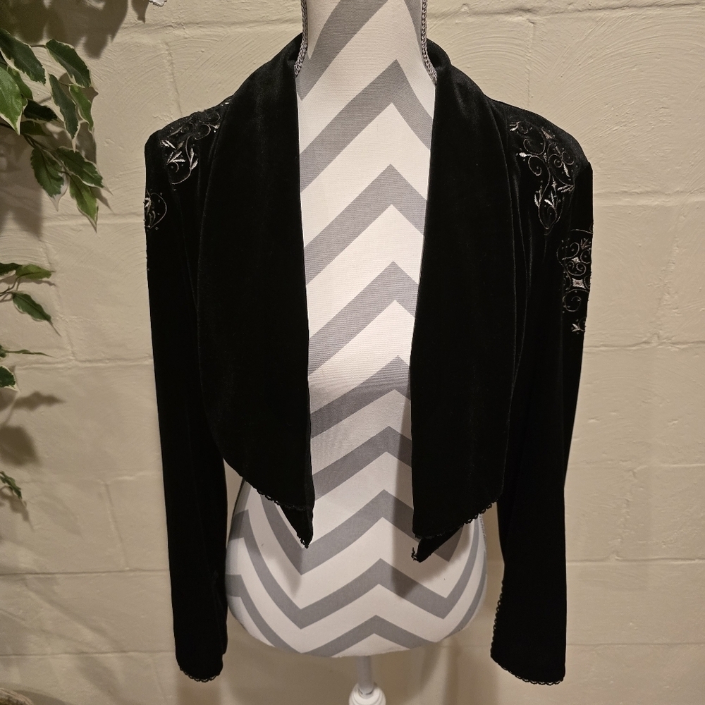 Coldwater Creek Embroidered Black Velvet Bolero Jacket Size 8. 011050426
